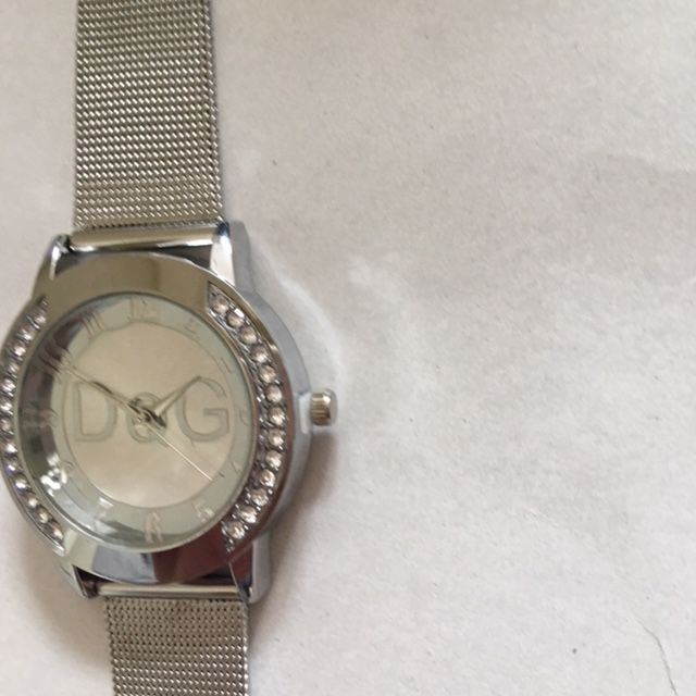 Продавам нов часовник DQG - намаление 19.99 лв