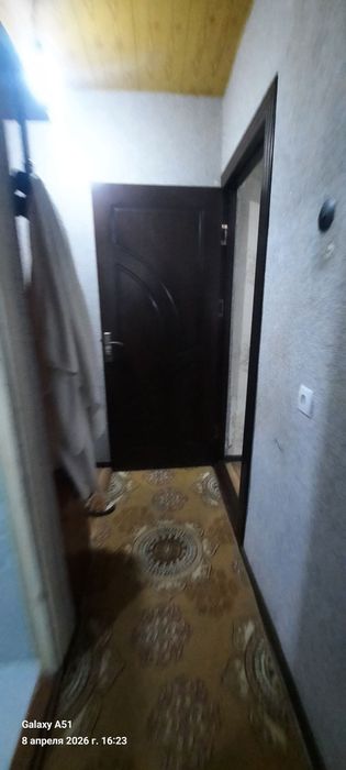 Продается 2х ком кв в Чирчике 8 мкн 4 этаж около Бобур парк