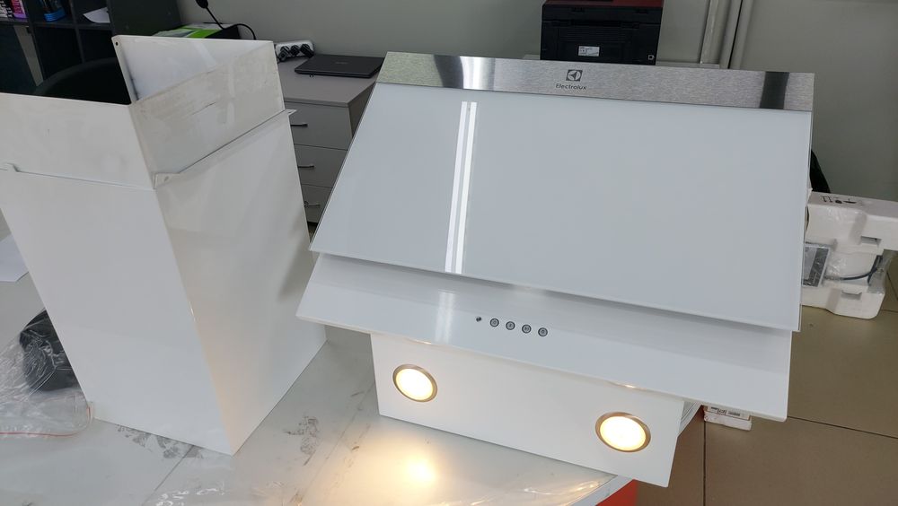 Вытяжка Electrolux новый
