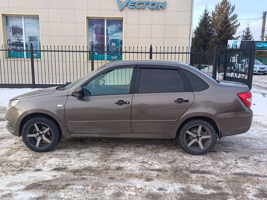 Продам машину Лада Гранта седан