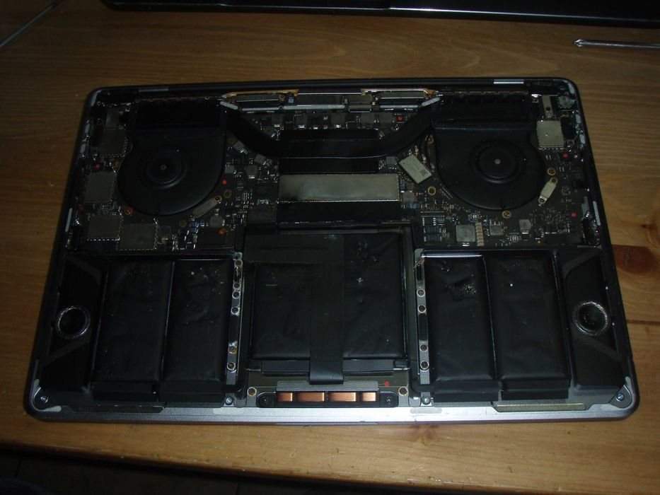 Dezmembrez Macbook Pro 13 Touch bar 2016, defect/spart