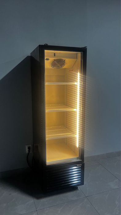 Холодильник витринный