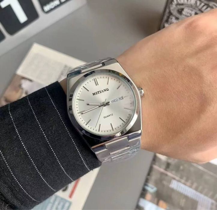 Продам часы новые