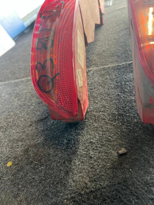 Леви стопове в бронята за Ауди Audi Q3 8U0