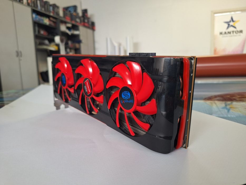 AMD Radeon HD 7990 „Malta” – 6GB GDDR5 – Dual GPU