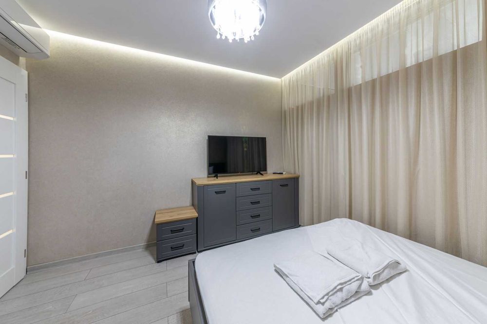 Дава се под наем Тристаен апартамент в Варна, Цветен квартал - 80 кв.м за 947.58 € - Снимка #6