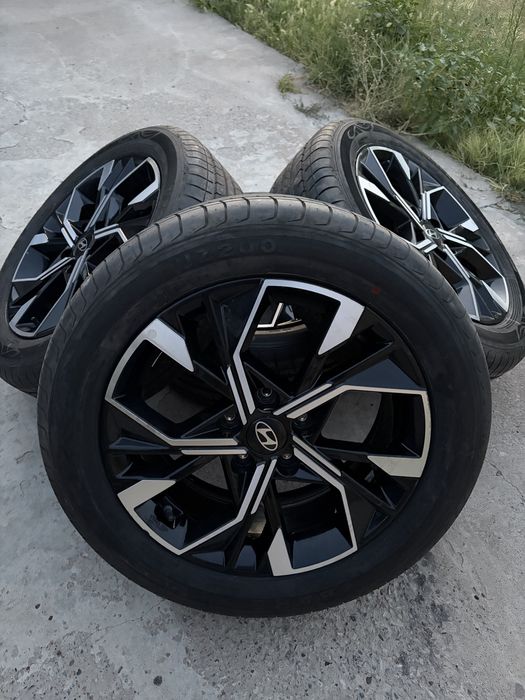 Hyundai Sonata оригинальные литые диски R17 с летней резиной 215/55 17