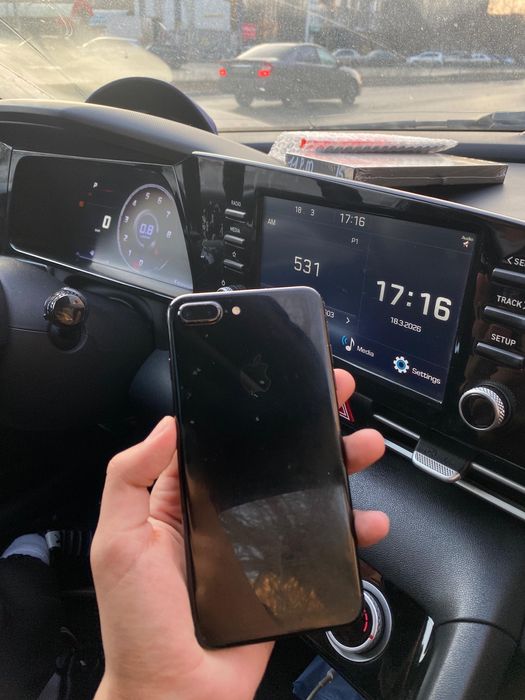 Продам Айфон 7+ 32гб