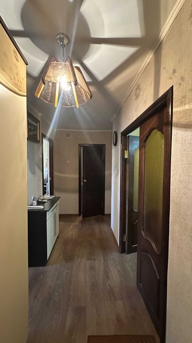 Продам 3-комн квартиру р- н УЮТ