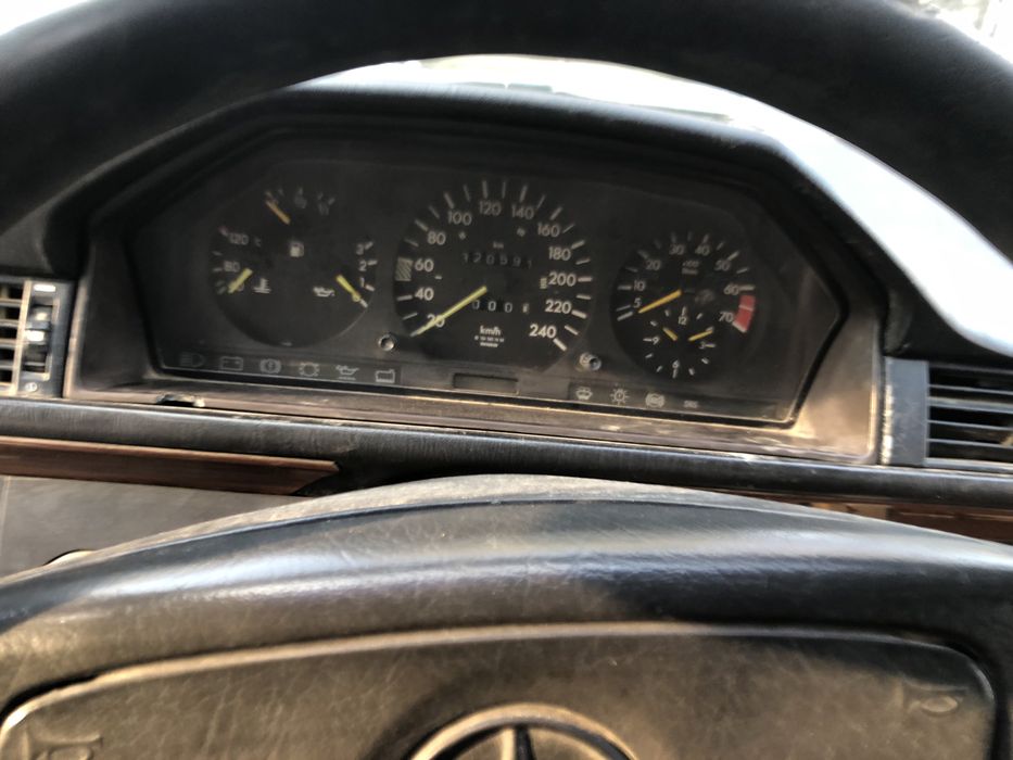 Продам машину мерс 220 w124