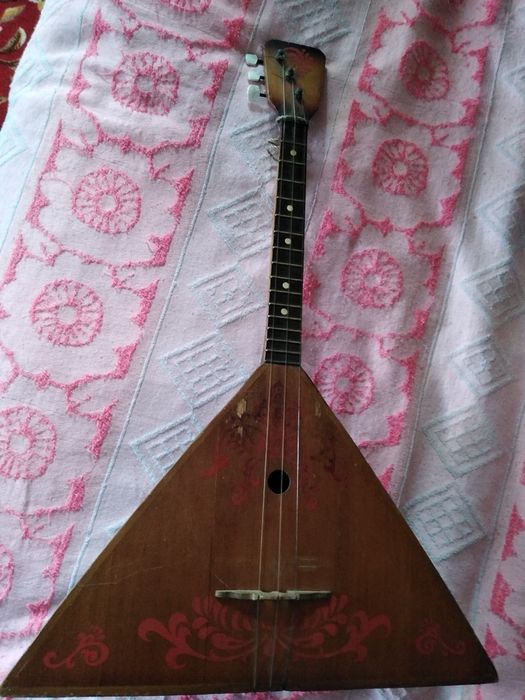 Продам балалайку