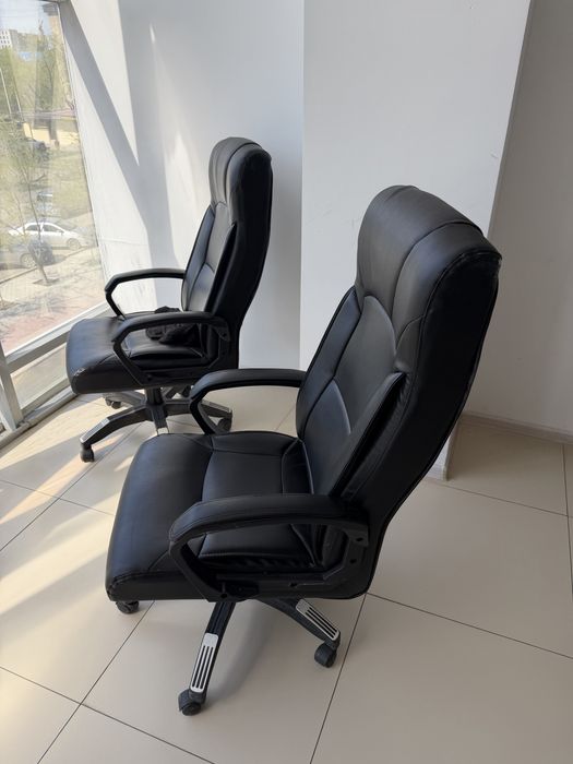 3 кресло 3 парта 14 стулья 1 диван