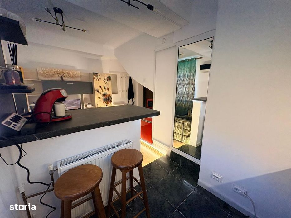 Garsoniera renovata-Piata Lahovari/Romana/ASE-curte privata,acces auto