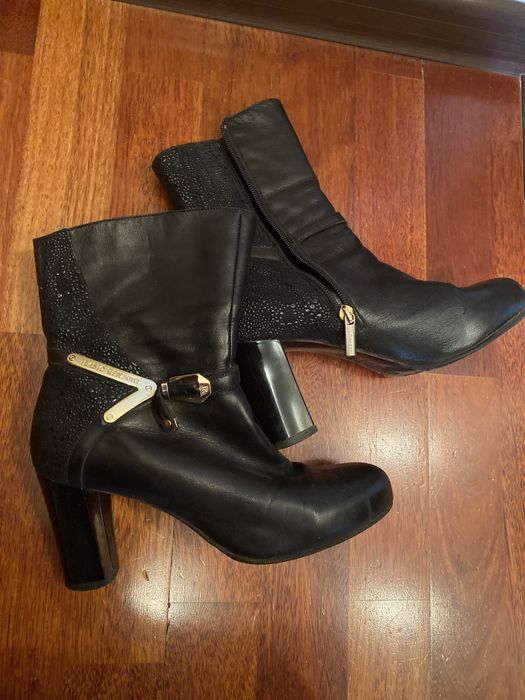 Продам женские ботинки размер 38