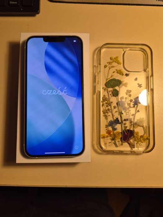 Vand iPhone 13 / 128 gb Alb