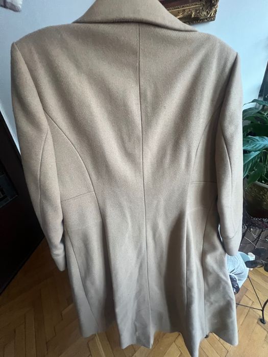 Вълнено дамско палто с пухкава яка