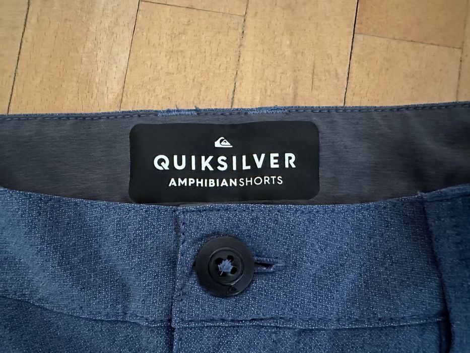 Къси мъжки шорти Quicksilver размер “М” без забележка.
