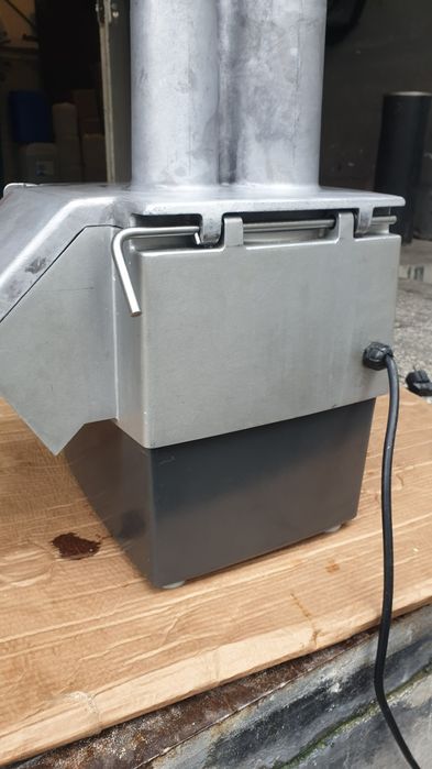 Зеленчукорезачка Robot Coupe CL50 E