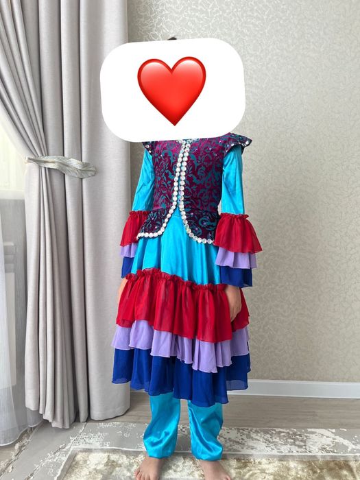 Ұлттық көйлек сатылады.