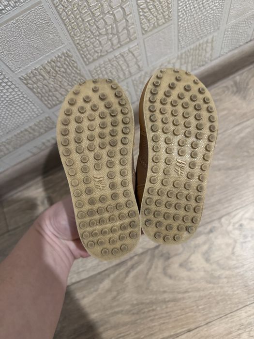 Продам детскую обувь