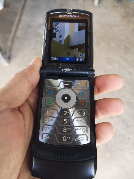 Моторола v3 срочно
