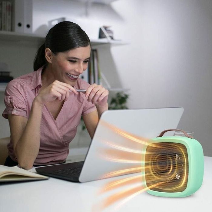 Электрический настольный обогреватель работает от сети