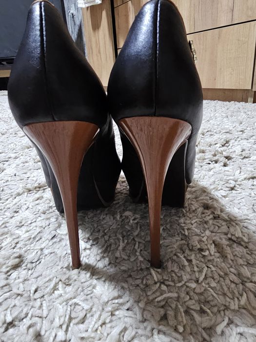 Продам обувь женскую