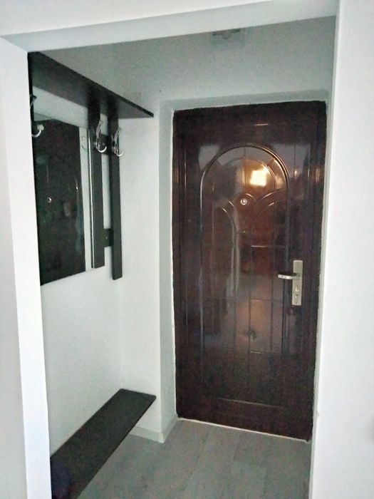 Închiriez apartament