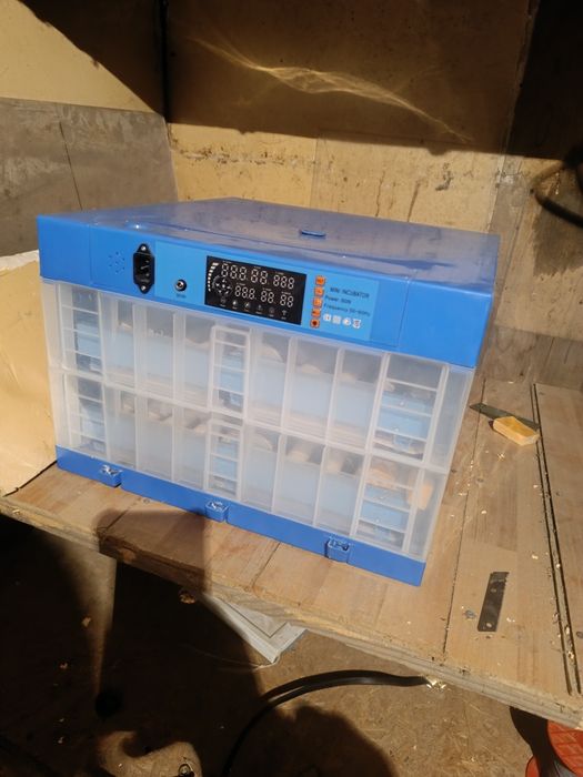 Инкубатор на 128 яйиц