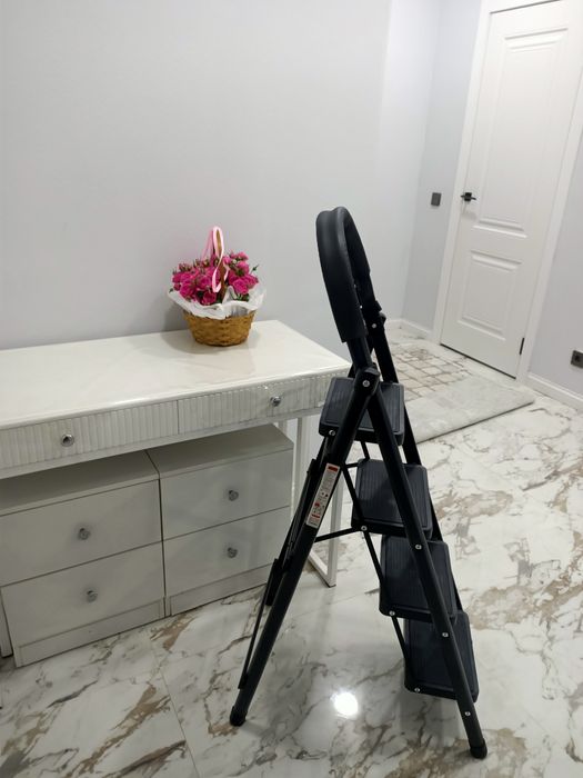 Продам стремянки новые.