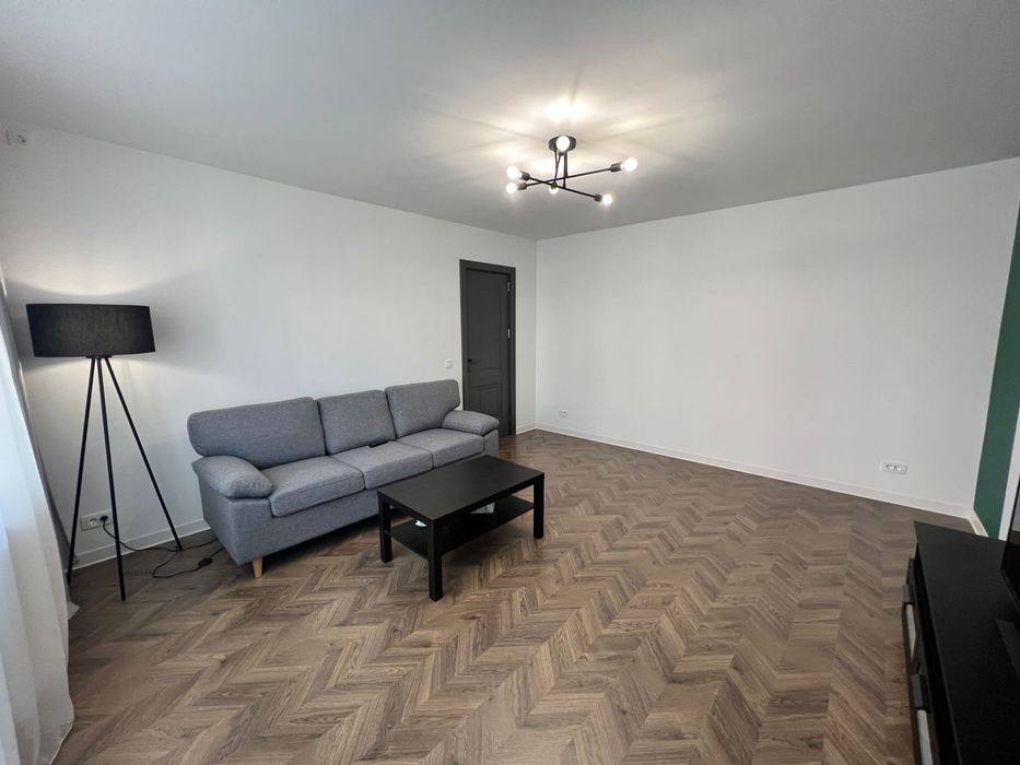 Apartament modern cu 3 camere de închiriat, ultracentral, etaj 2/4
