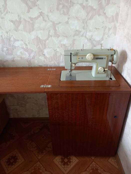 Продам швейную машинку Подольск 132