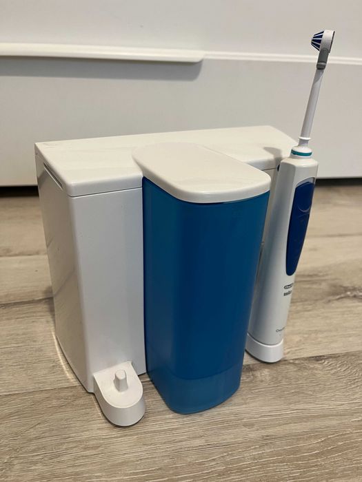 Irigator / Dus Bucal ORAL-B Oxyjet, 5 trepte de intensitate, 4 capete intradentare, 600ml,slot Incarcare periuta electrica