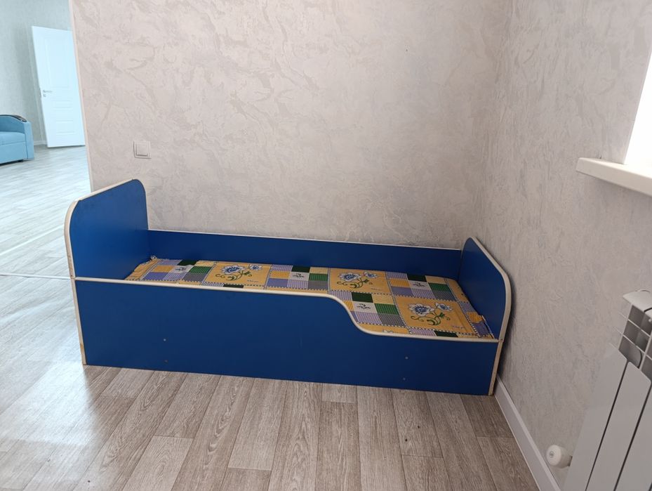 Продам детскую кровать б/у