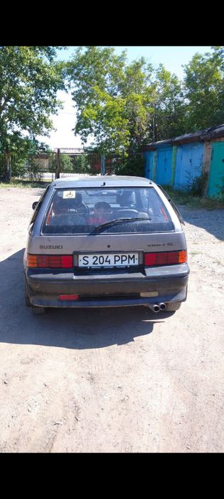 Автомобиль Сузуки свифт