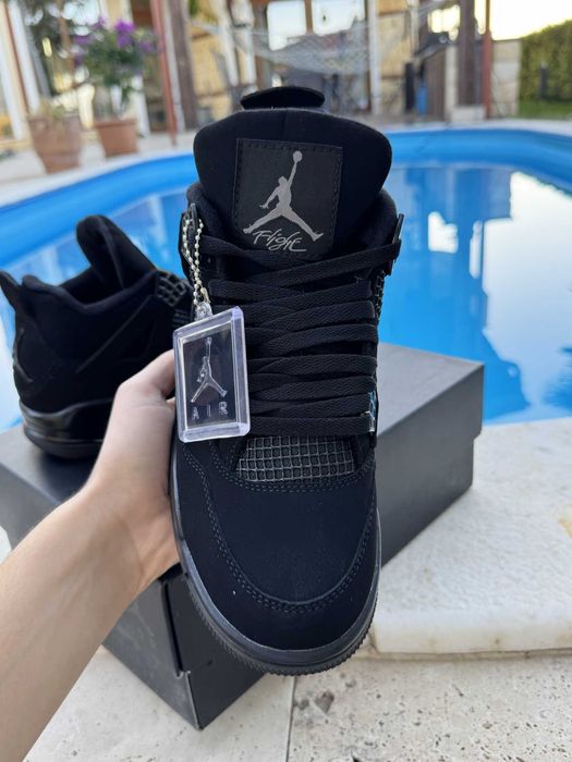 Jordan 4 Retro "Black Cat" Размер 44 EUR Мъжки Кецове + Кутия