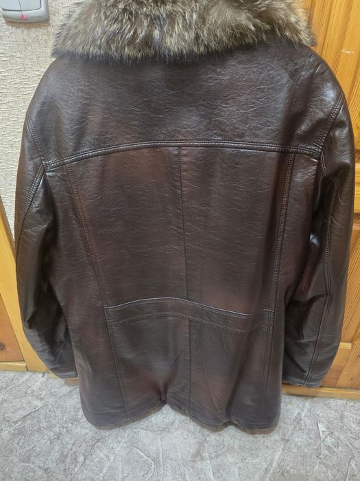 Тёплая зимняя дубленка