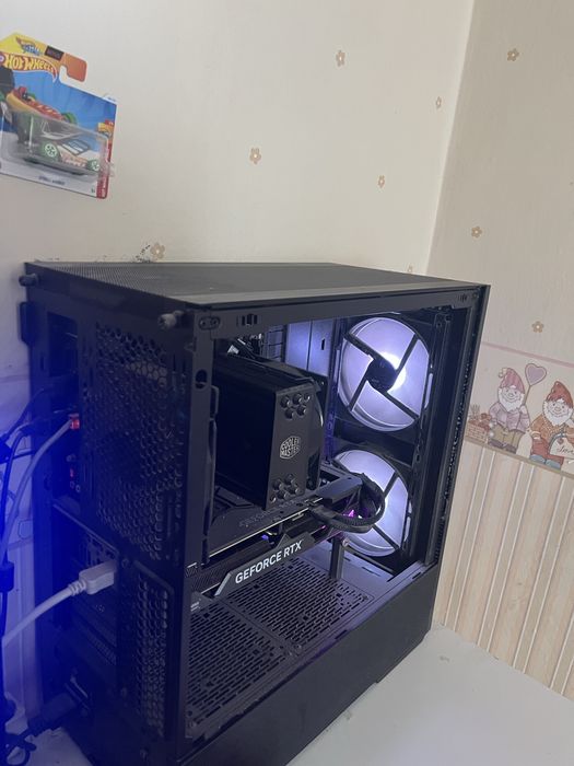 Геймърски компютър+ монитор 280hz
