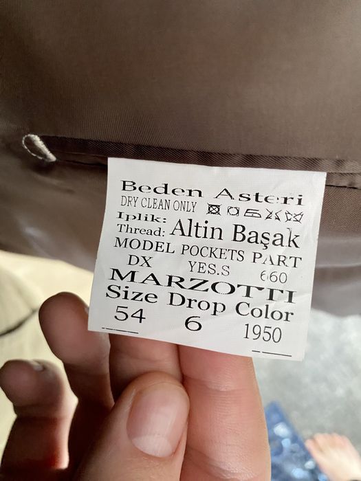 Костюм продаётся.