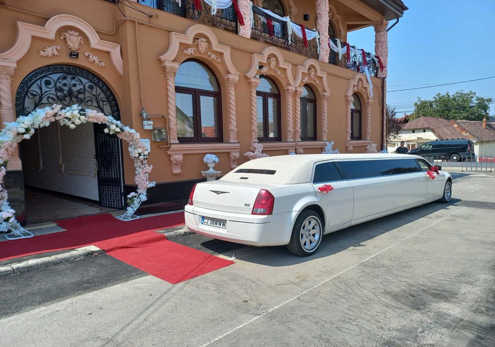 limuzina cu sofer Chrysler sau Excalibur epoca pentru evenimente
