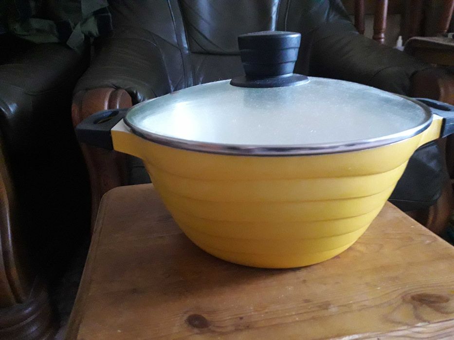 кастрюли, казан, чайники