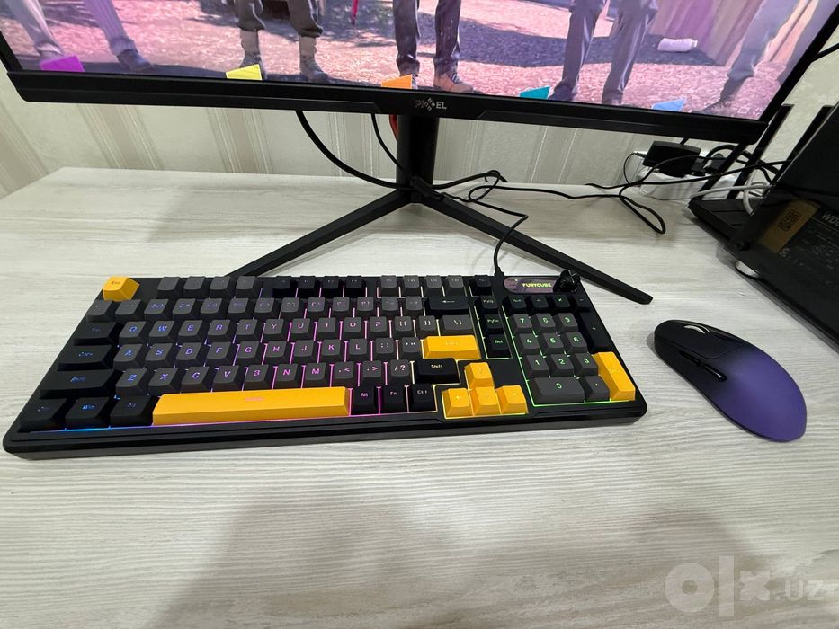 Gaming PC i7-13700F / RTX 5060 / 16GB DDR5/ 27" PIXEL 280Hz