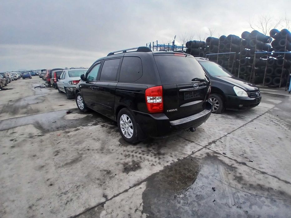 dezmembrez kia carnival