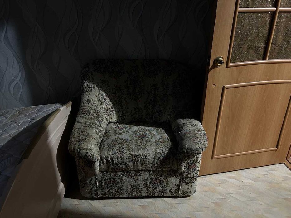 Продам диван угловой б/у