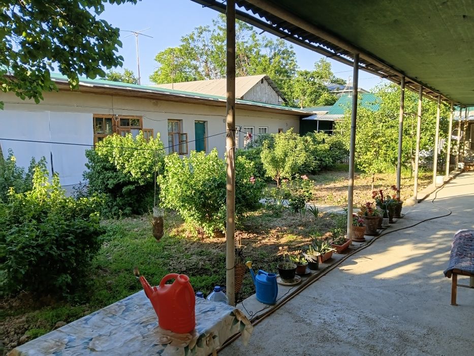 Uy sotiladi, uchastka