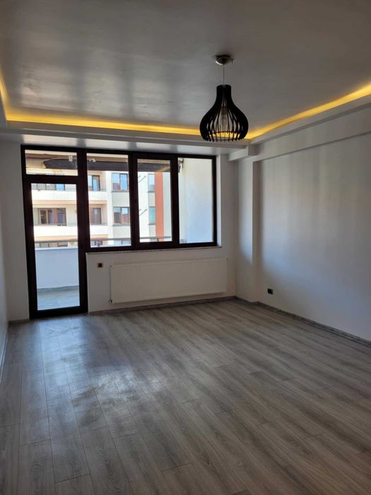 Apartament 3 camere de inchiriat Isaran, Tractorul