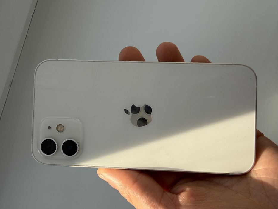 Продам Iphone 12