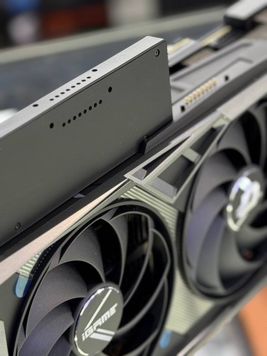 GeForce RTX 4070 (iGame Vulcan OC-V)