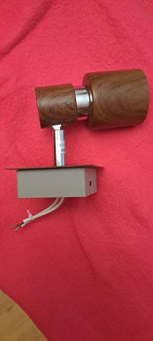 Нова лампа с въртящо се рамо