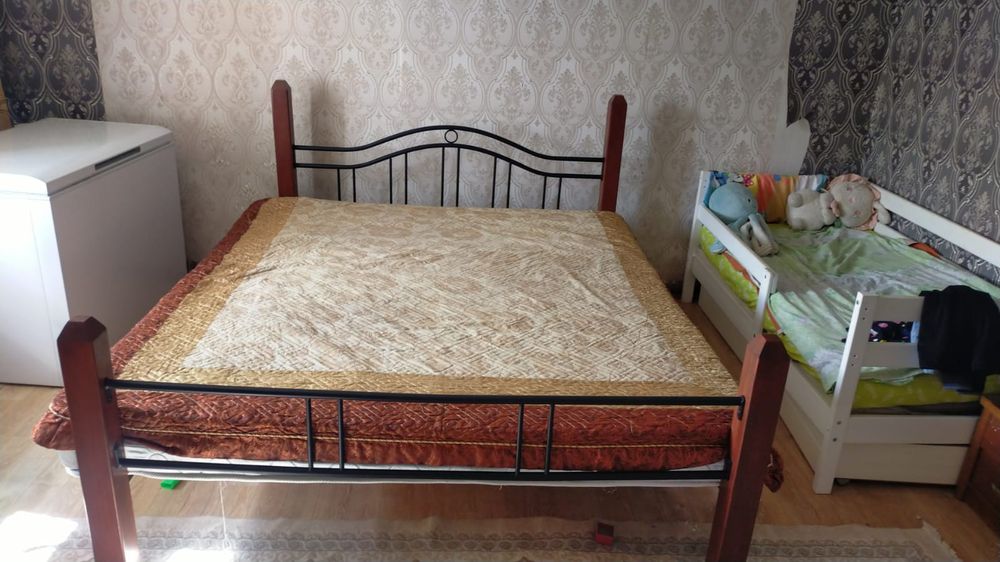 Кровать новая , и новый матрас
